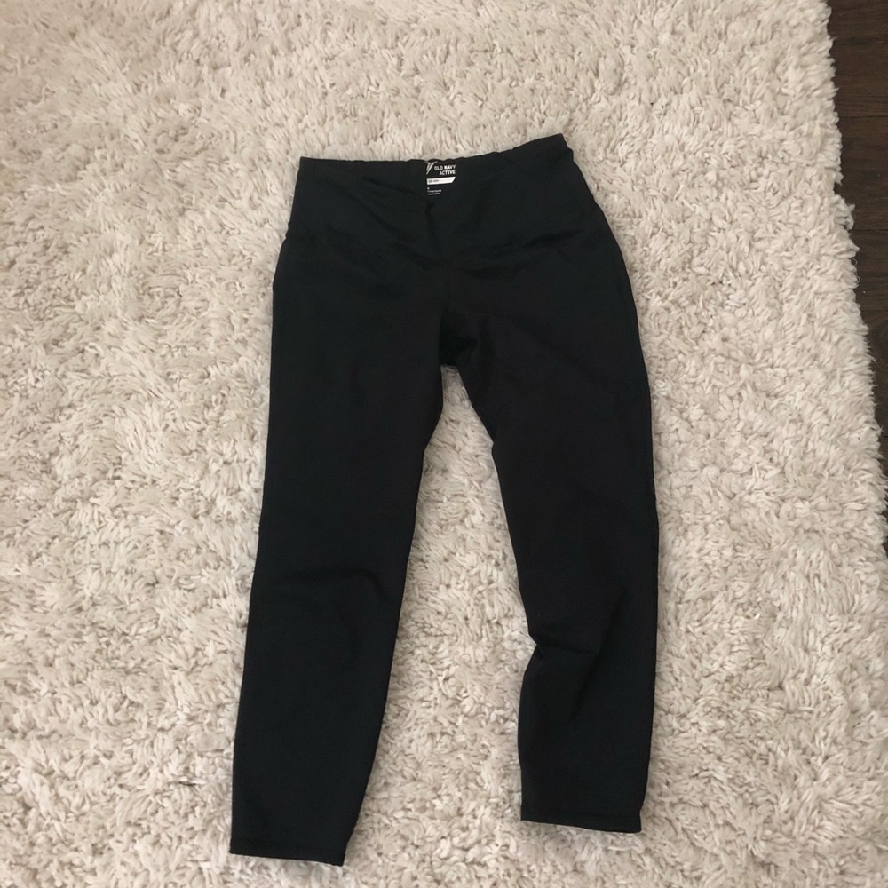 Black athletic leggings